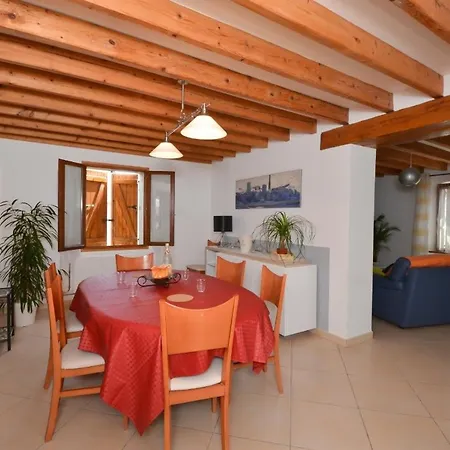 Holiday home Le Du Lavoir En Champagne Courthiezy